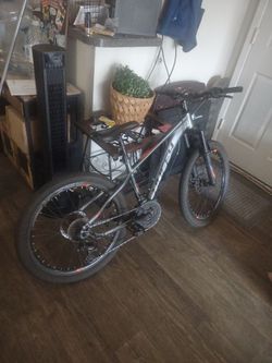 Huffy scout 24" 21 speed no brakes