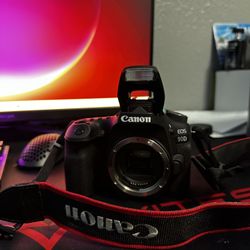 CANON 90D