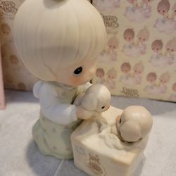 Precious Moments 1989 Figurine Always Room For One More