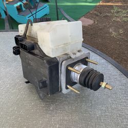 4Runner Master Brake Cylinder No Booster. 2001 2002 OEM