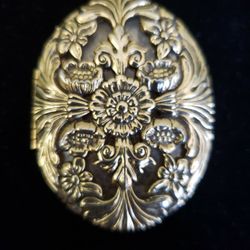 Vintage Detailed Gold Lockett/Pendant