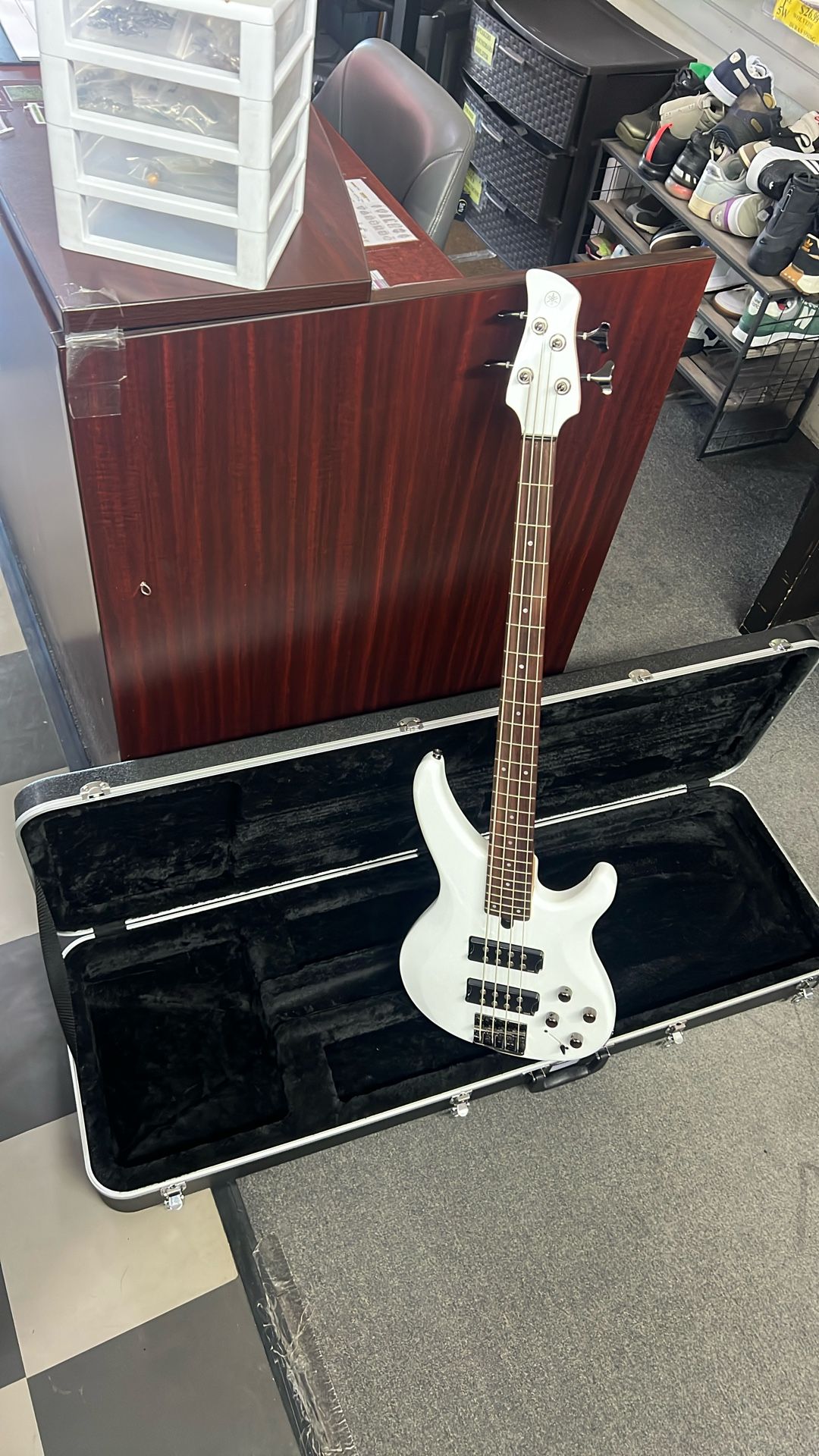 YAMAHA GUITAR -94036-1