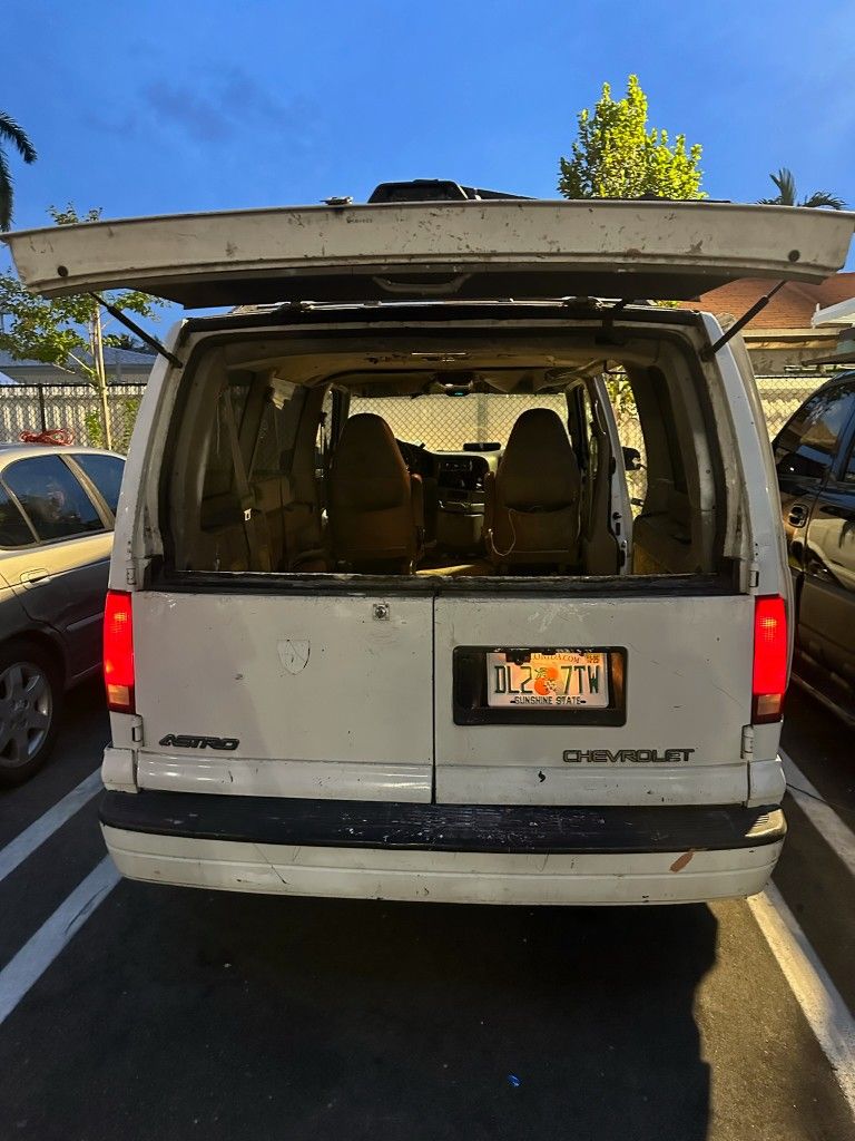 2003 Chevrolet Astro Van