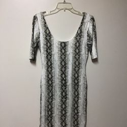 Women’s BÉBÉ VSCO/spandex half sleeve stretch dress… Size-Medium