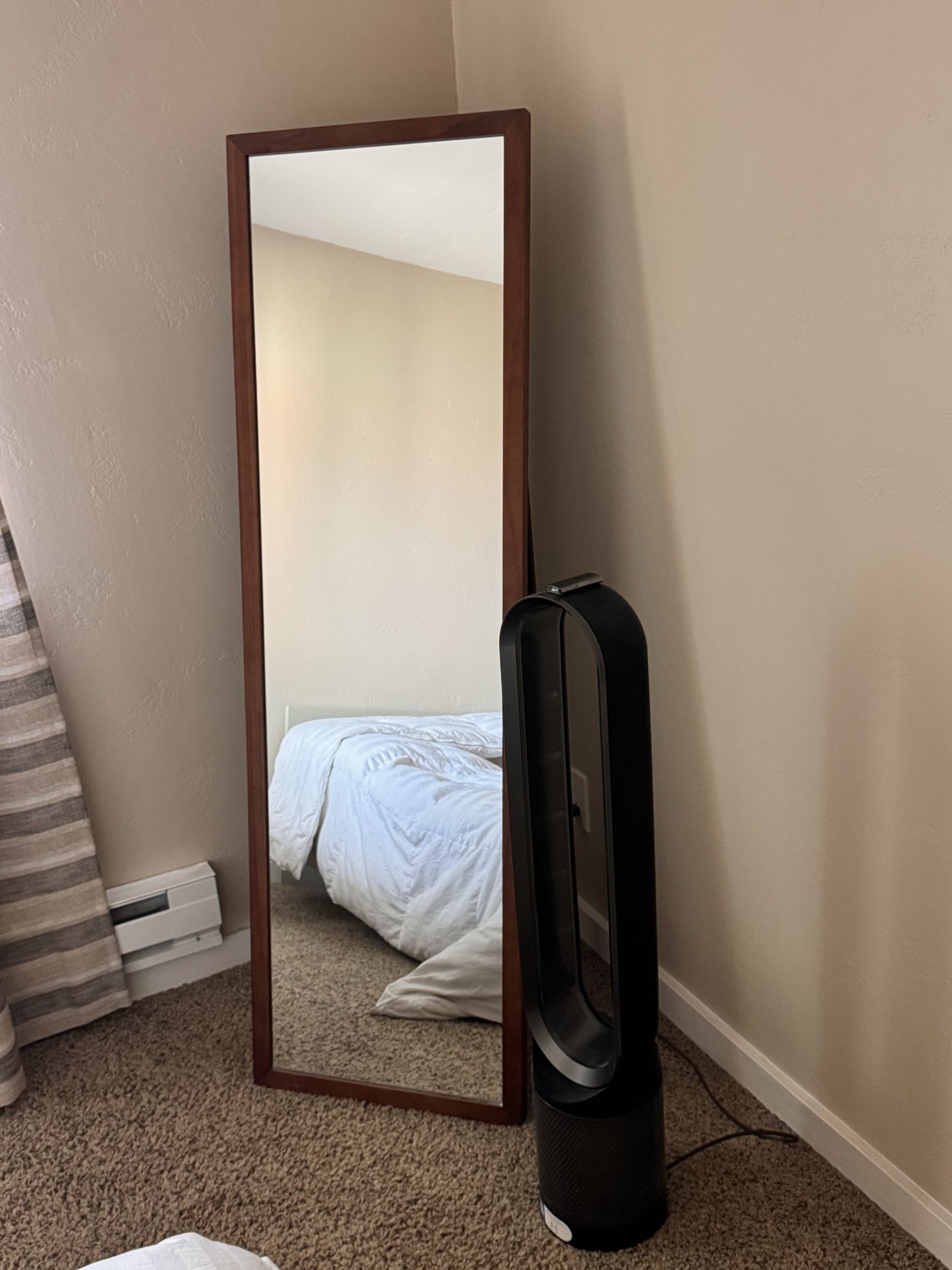 Standing mirror
