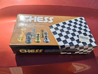 Agirlgle International Chess Set