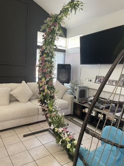 Decoration For Party Metal Base Half Moon Or Letter C 