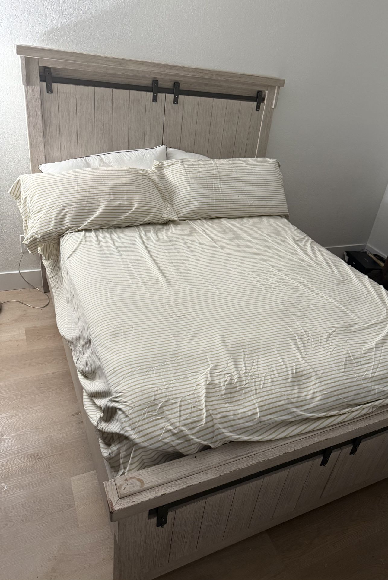 QUEEN BED FRAME + METAL BOX SPRING + MATRESS INCLUDED 