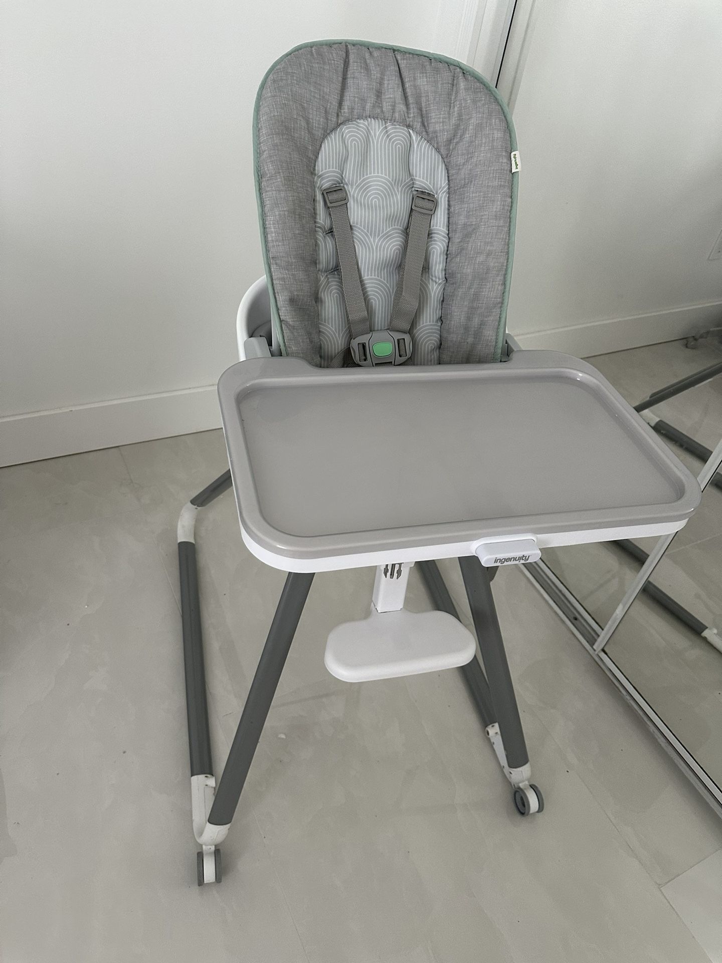 High Chair / Silla de Bebé