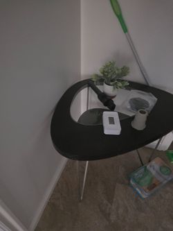 Coffee table ane corner table