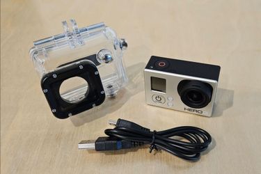 GoPro Hero3 White Action Camera w/ Waterproof Housing (CHDHE-301)