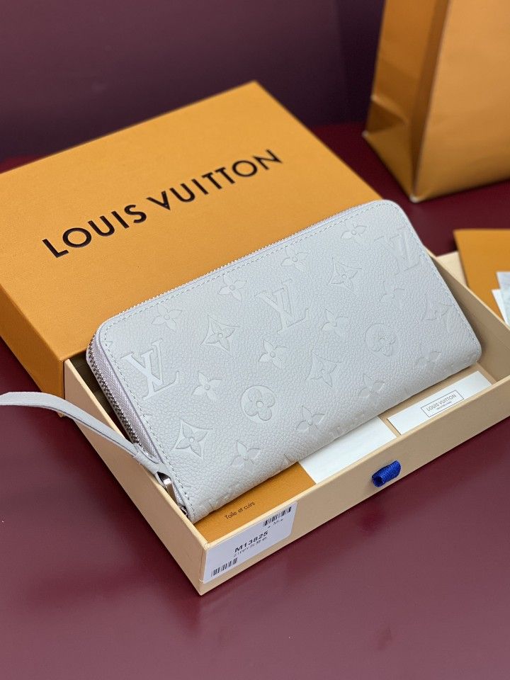 White clutch wallet