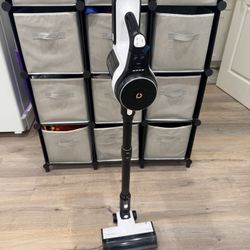 Self-standing Cordless Vacuum 