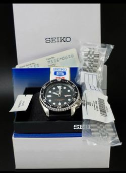 Seiko  SKX007J Brand New - Jubilee included - Never worn with original tags box and papers