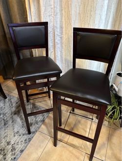 2 Folding Chairs