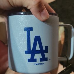 Los Angeles Dodgers 17 oz ceramic coffee mug. 
Holds approximately 17 oz (about 503 ml) of hot or cold beverage.
Features the classic Los Angeles Dodg