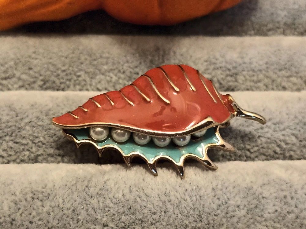 Seashell with Pearl Classic Unique Exquisite Enamel Brooch Pin Jewelry