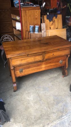Antique chest drawers USA, solid wood wheels