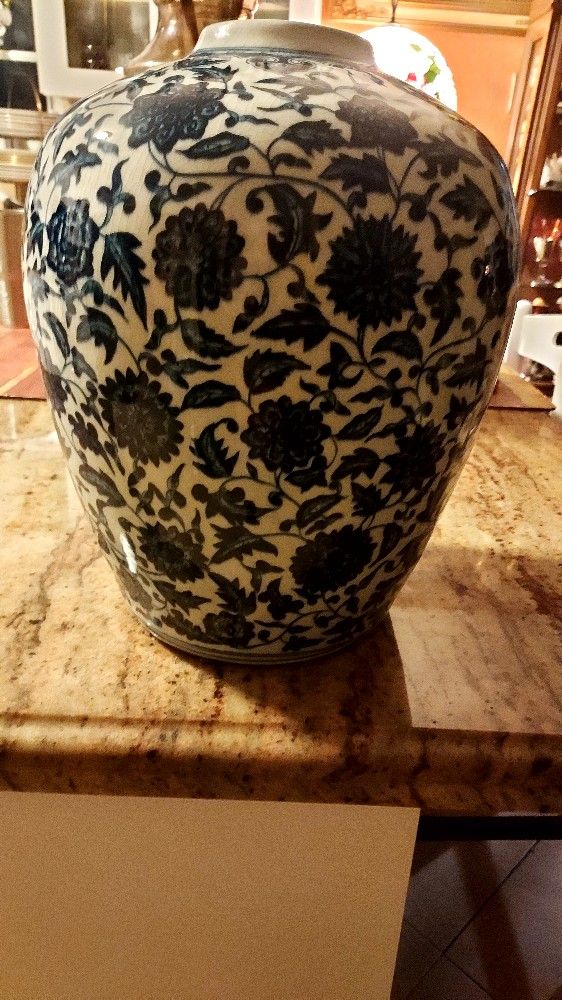 Handmade BLUE And White Porcelaine Vase