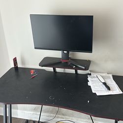 Gaming monitor and Table 