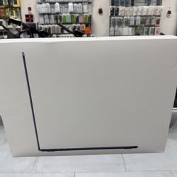 Macbook Air 15” M4 Chip 16GB/256GB! Finance For $50 Down Payment!!