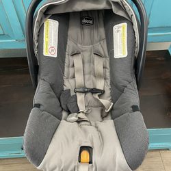 Chicco Infant Car Seat With Base +Extra Infant Cushions 