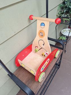 Hape toddlers   activity center/ walker