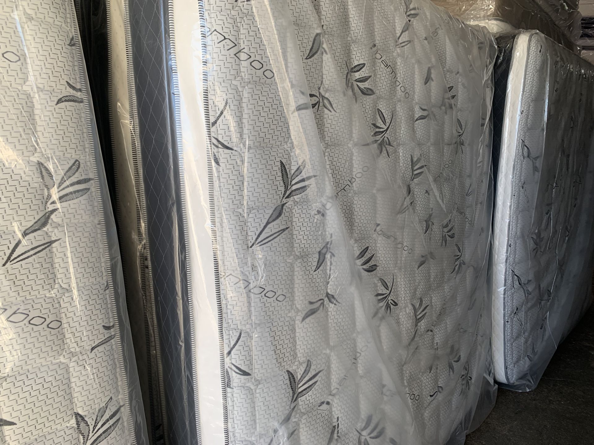 🔆🛏Mattress Pillow Top 💤🔅 ❇️ 12” inches tall ✳️All Sizes In Stock  ✴️SAME DAY DELIVERY🚚 ✅Queen sizes $199 ✅Full sizes $180 ✅Twin sizes $130 ✅Cal k