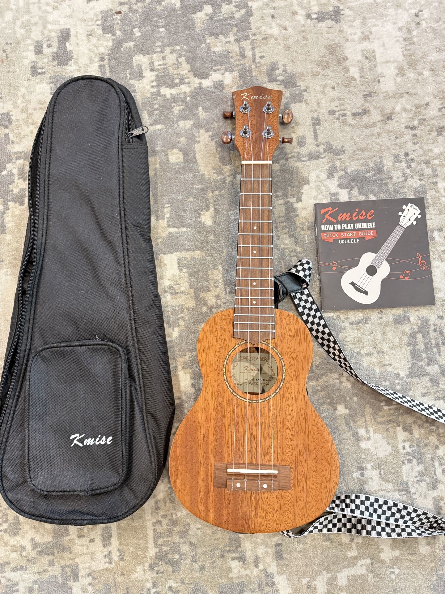 Kmise Ukulele ,Model #KMU21S 21 Inch & Bag Strings