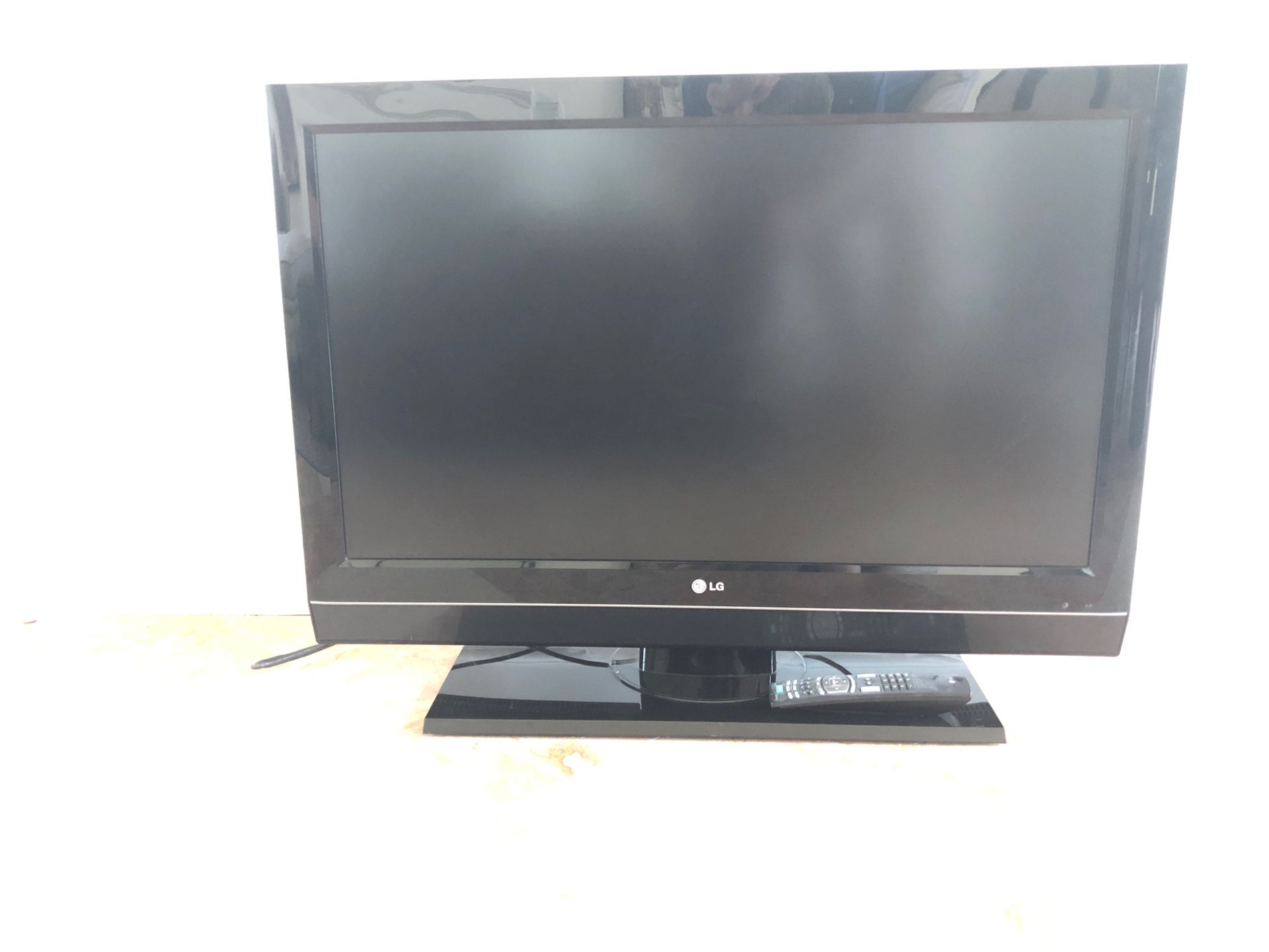 LG 37” TV 37LC7D