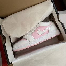 Jordan 1 Low Pink Size 4.5