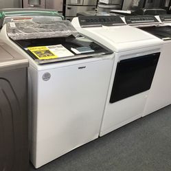 New Scratch And Dent Whirlpool Washer And Dryer Set. 1 Year Warranty 
