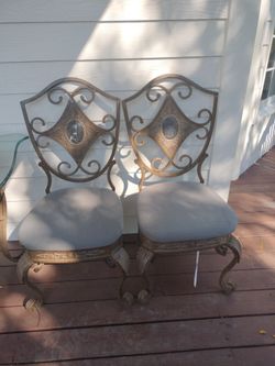 Table ,6 chairs and 2 bar stools