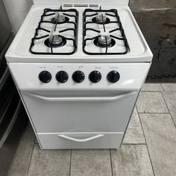 Hotpoint 24 In Gas Stove Four Burners White Color 
