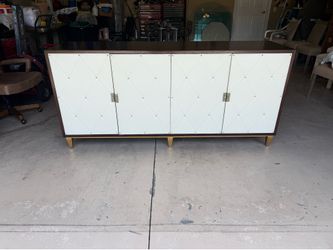 Bernhardt Jet Set Console entrance Buffet table in Caviar Excellent new condition.
