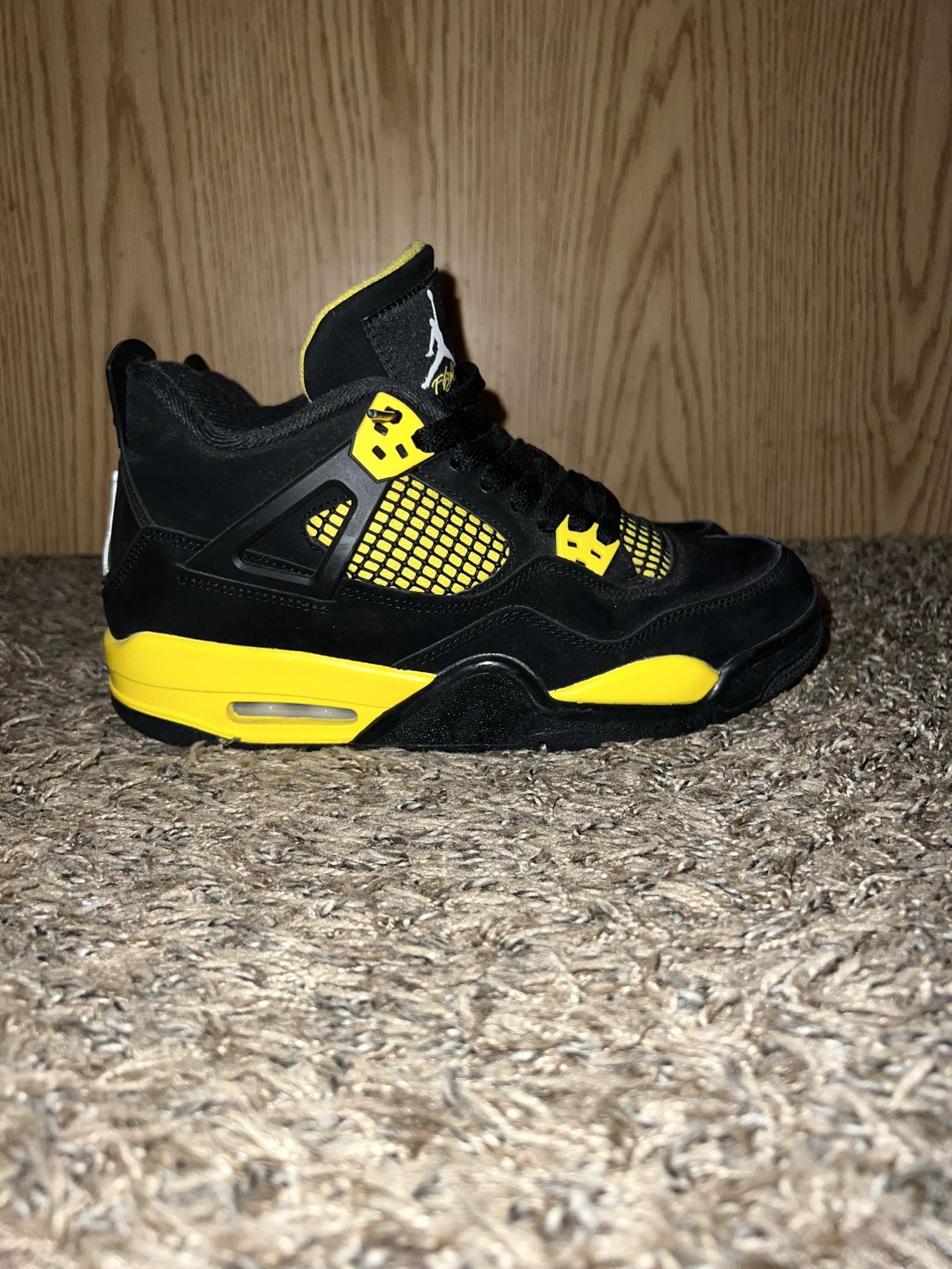 Jordan 4 Thunder