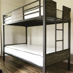 Twin metal/wood bunk bed