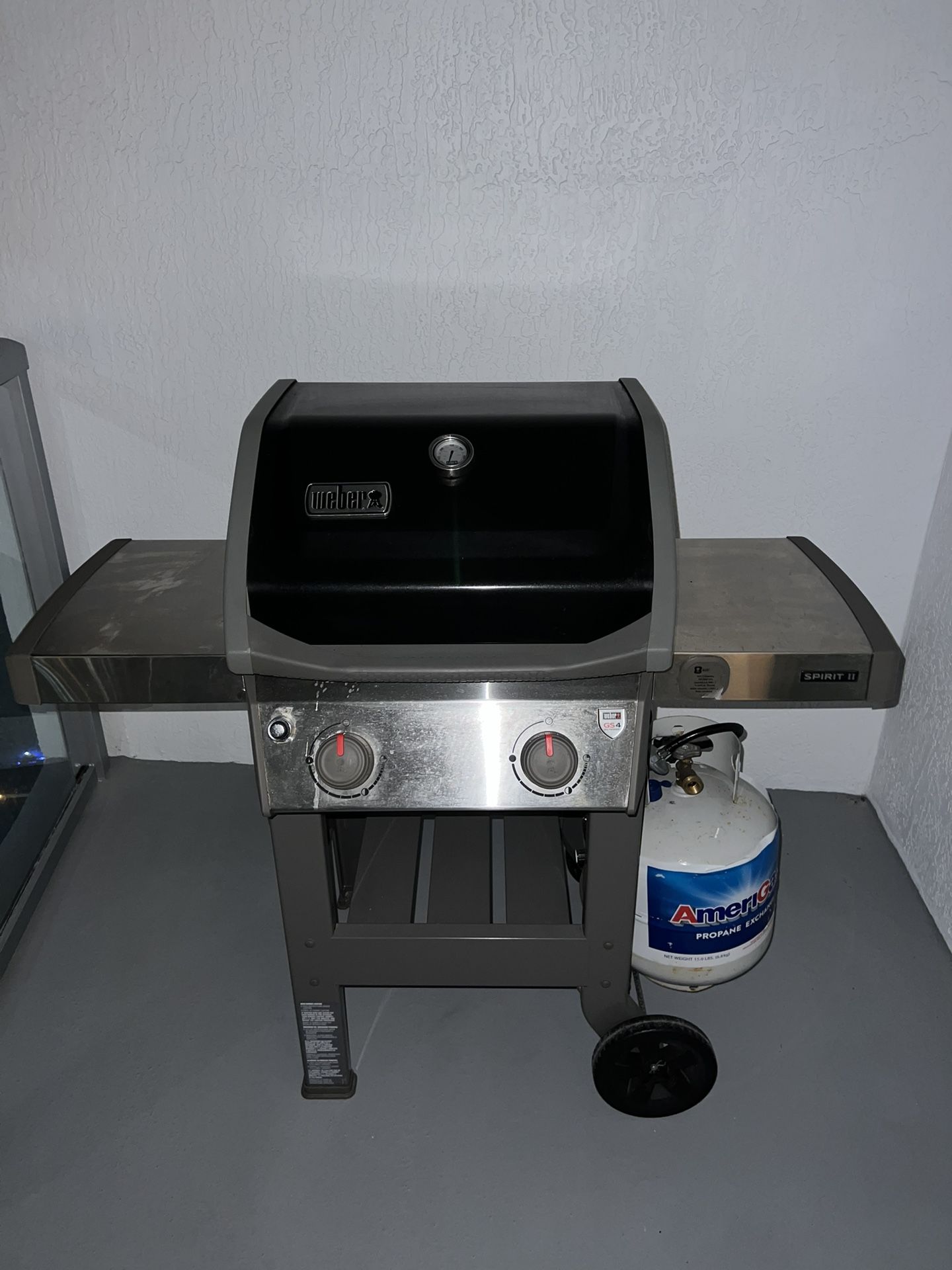 Weber Grill With Light/Fan And Cooking Utensils