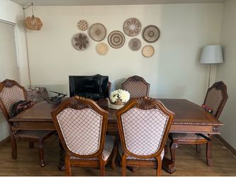 Dining room table