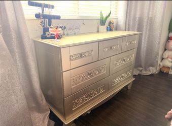 Gold Dresser. Vintage Style