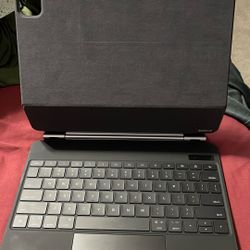 Ipad Pro 13 M4 Magic Keyboard  Not Apple