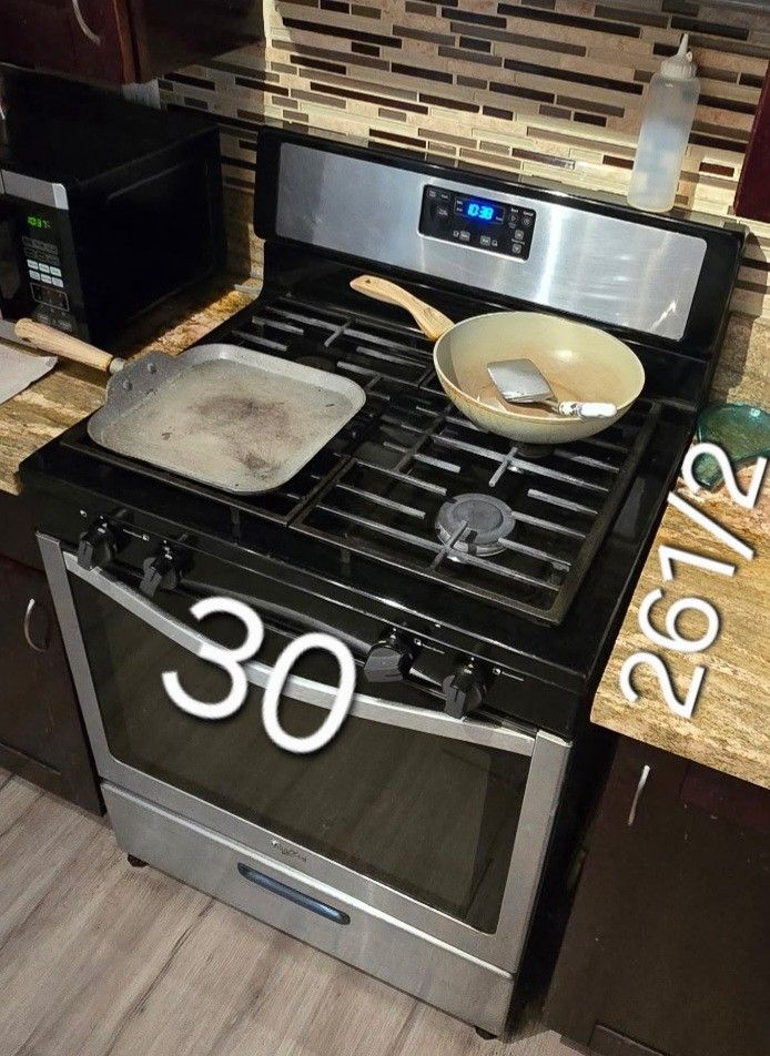 💥💥💥💥💥NEED IT GONE BY TODAY 💥💥💥💥💥Gas STOVE. Whirlpool 🎆🎆