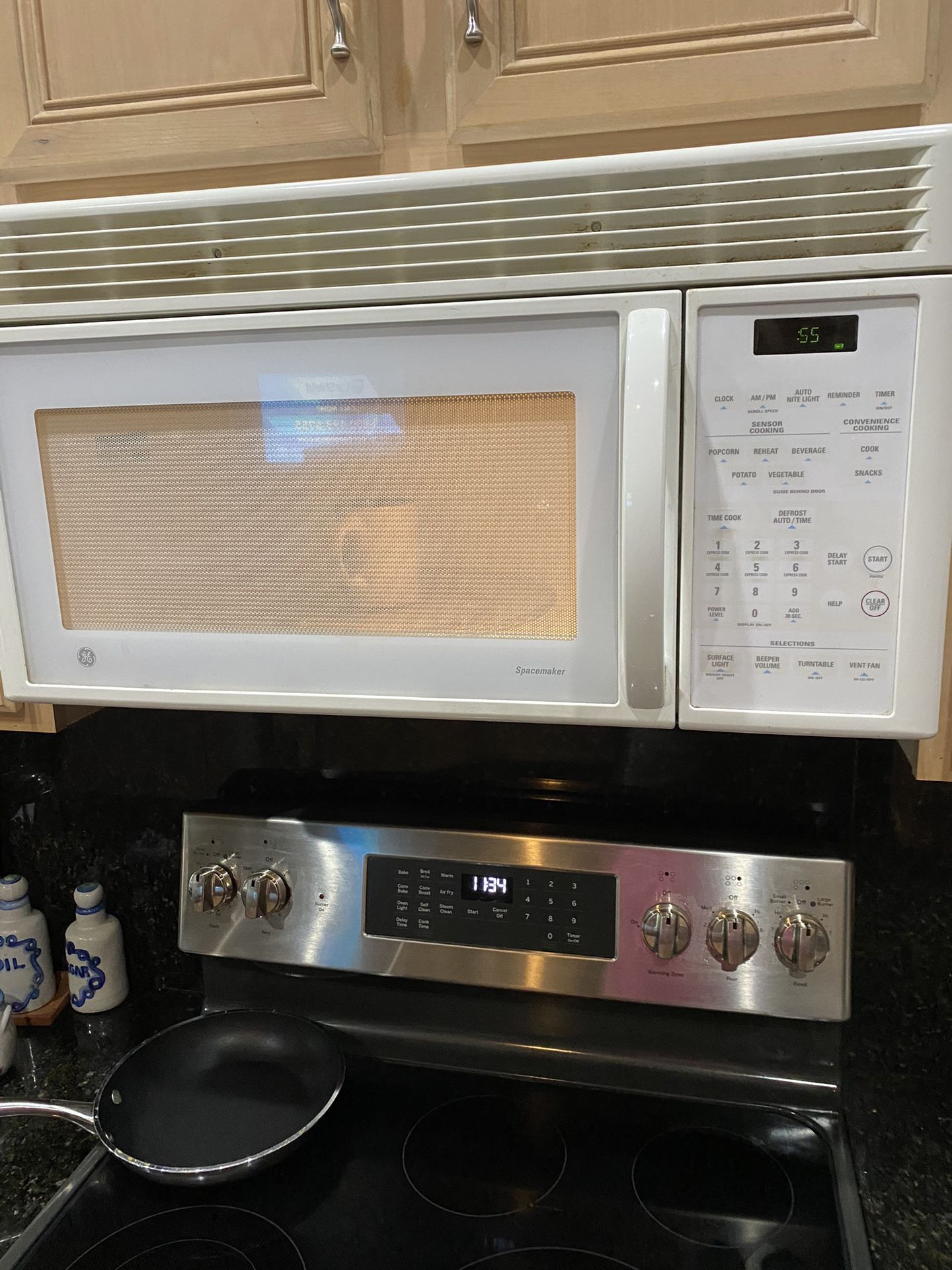 APLLIANCE BUNDLE: Microwave, Deep Fryer & Air Fryer for Sale in Orlando, FL  - OfferUp