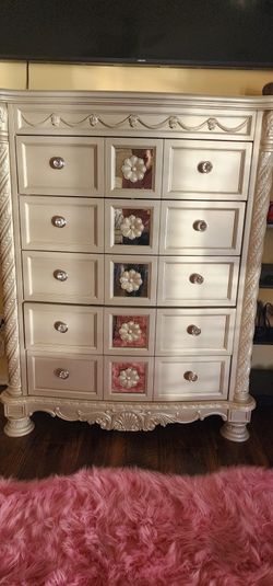 Brand New Cassimore Drawers Chest for Sale in Del Sur CA OfferUp