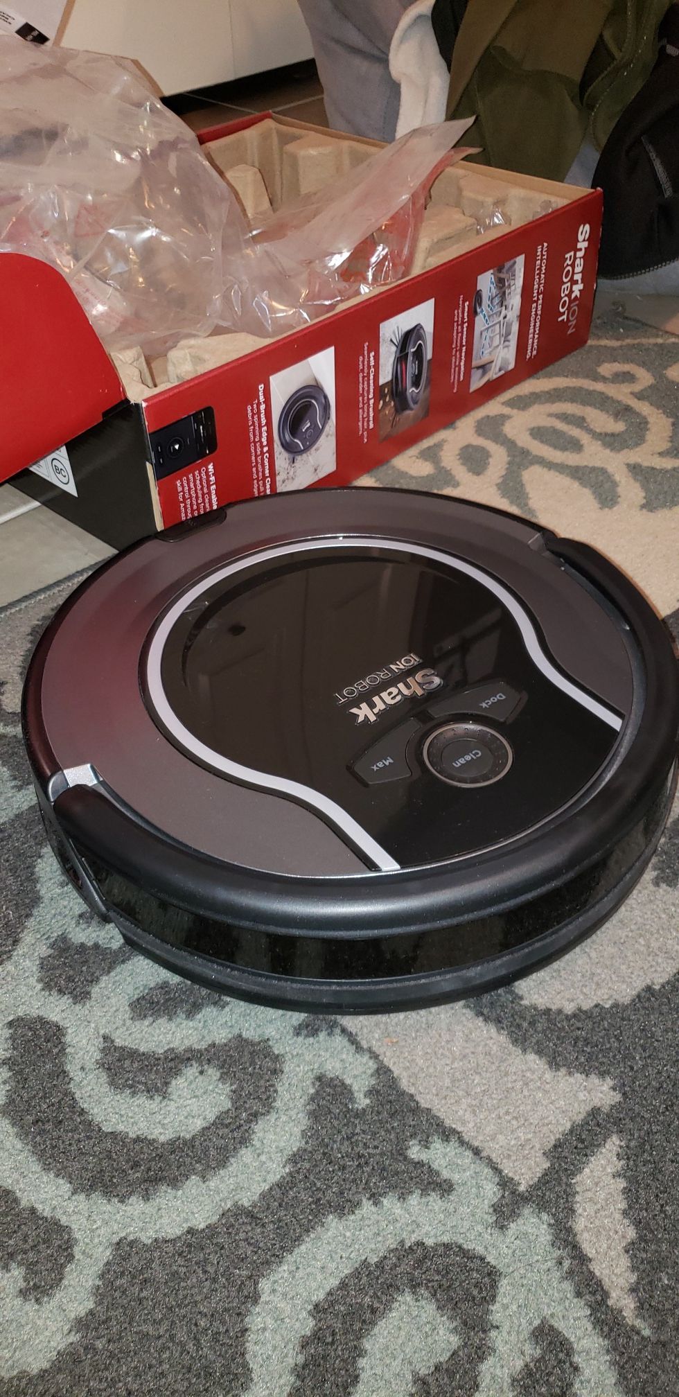 Shark ION Robot vacuum R75 with WIFI