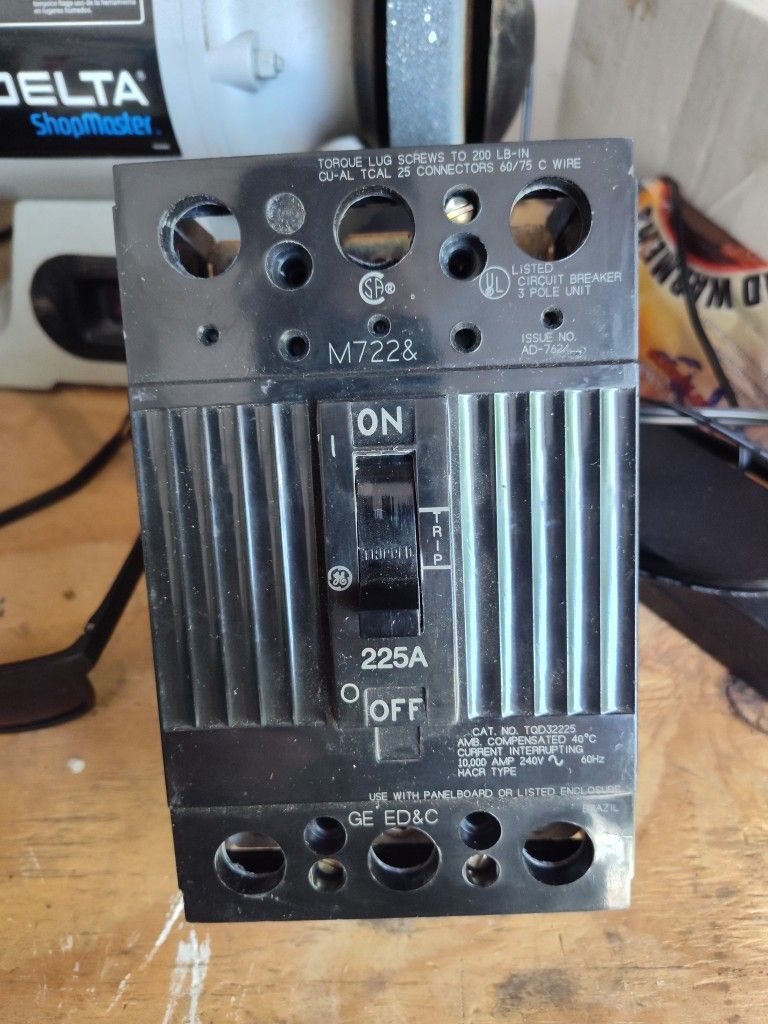 GE 225 AMP 3 PHASE MAIN BREAKER