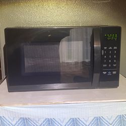 Amazon Basics Essentials | Amazon Smart Microwave - Compatible With Alexa | Color: Black