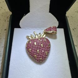 14k Gold Strawberry Pendant 