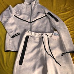 Brand New Nike Tech Fleece 