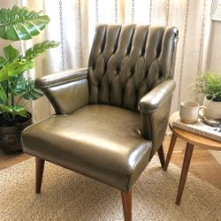 Vintage Tufted Armchair – Solid Wood, 1970s